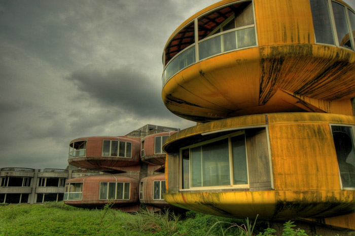 15 Most Beautiful Abandoned Places Around The World 0972