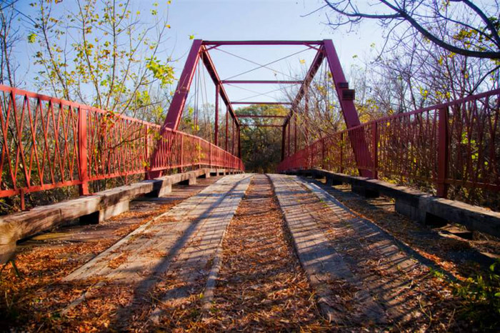 10 spooky haunted bridges