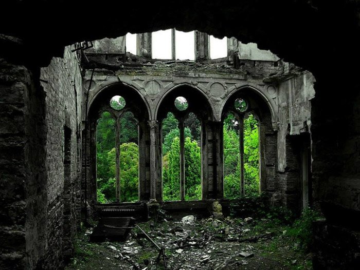 11 abandoned places