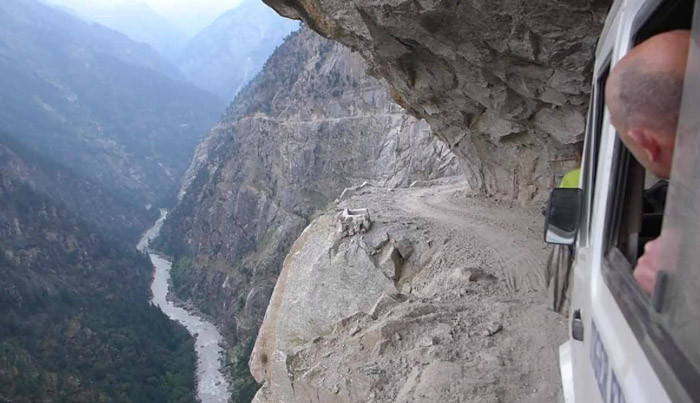 13 dangerous roads india