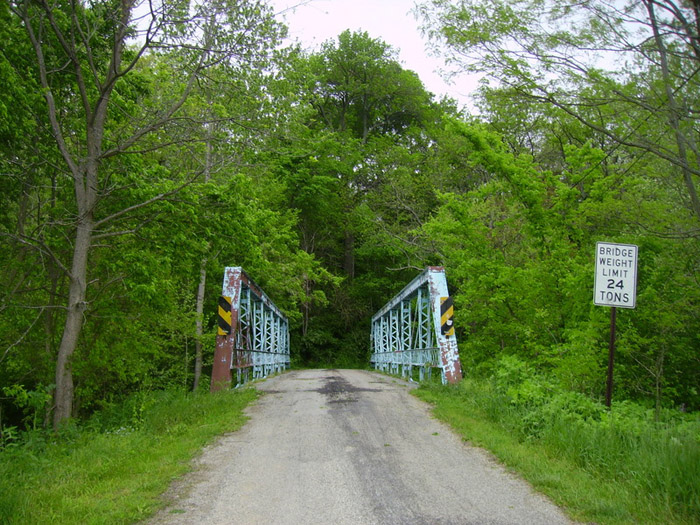 15 spooky haunted bridges