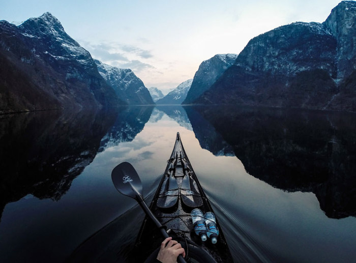 2 kayaker norway fjords