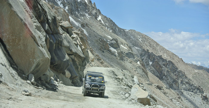 8 dangerous roads india